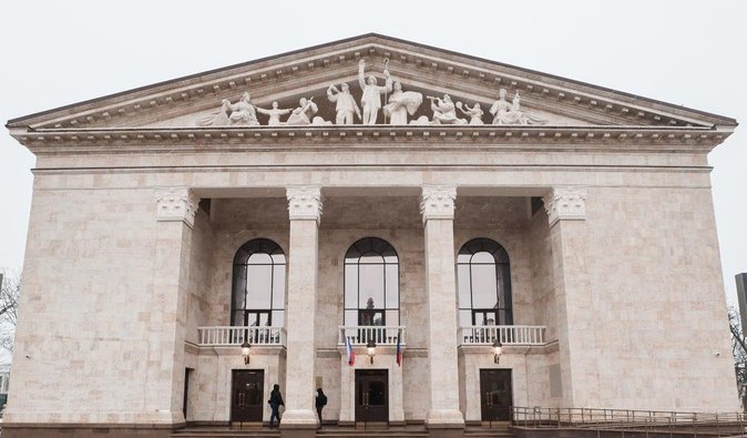 Оккупанты похвастались открытием драмтеатра в Мариуполе (обновлено)