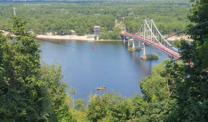 У Києві загинув хлопець через обрив троса над Дніпром: у поліції розкрили причину трагедії
