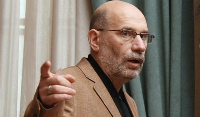 Акунин отказывается находиться в одном помещении с Путиным из-за  политзаключенных