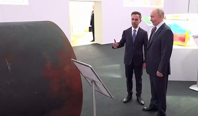 "Кожен може залізти": Путіну показали трубу з Суджі, по якій росіяни потрапили в місто (відео)