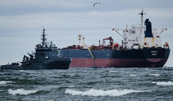 "Путін потирає руки": Королівському флоту Британії дозволили перевіряти судна "тіньового флоту" РФ