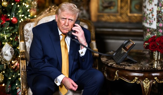 Неизвестный в прямом эфире раскритиковал Верховный суд США: в сети подозревают Трампа (видео)