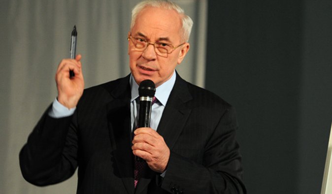 Азаров призывает жестко наказывать "мажоров", нарушающих ПДД