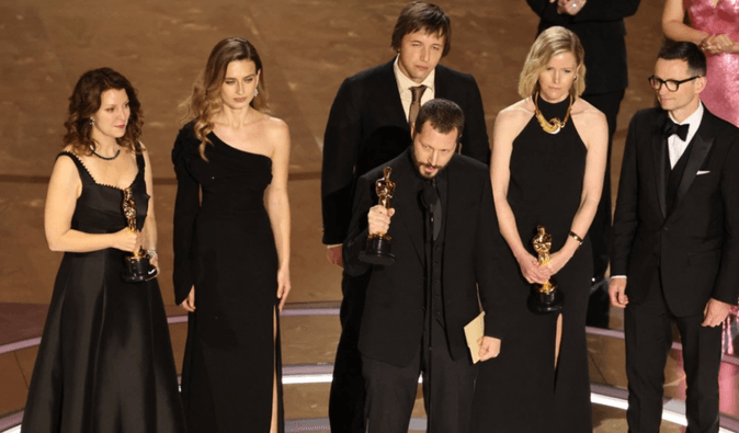 В Украине покажут исправленную телеверсию "Оскара" с речью режиссера "20 дней в Мариуполе"