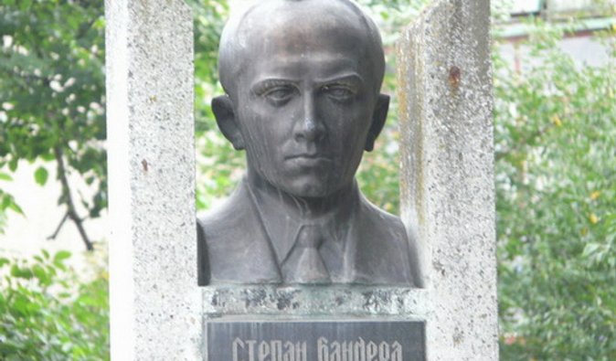 В Ровенской области открыли бюст Бандеры