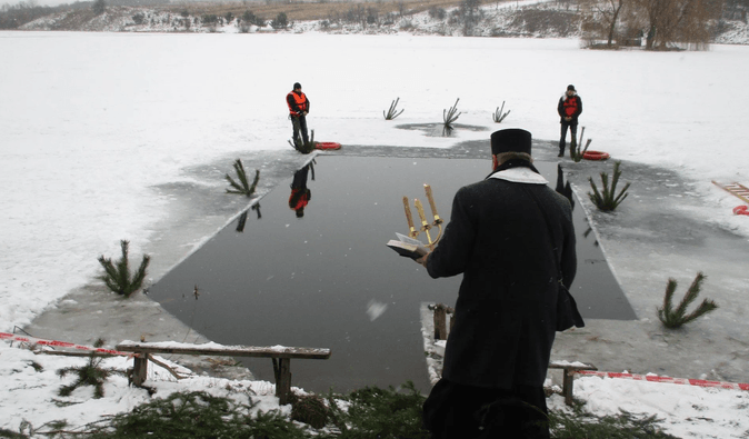 Водохреще 6 січня: історія свята, традиції та заборони