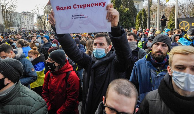 Зов улиц. Как связаны митинги за Стерненко и законопроекты Зеленского о трансформации судов