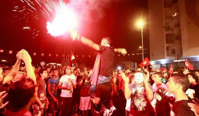 40 тысяч демонстрантов в Тунисе потребовали отставки правительства 