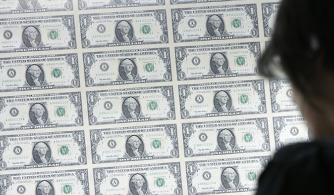 Угроза дефолта в США не лишила доллар статуса ведущей мировой валюты - глава ЦБ Австрии