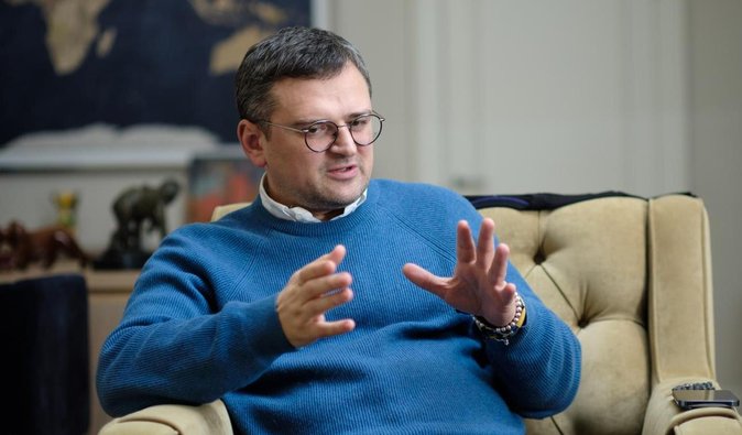 "Красивая такая сцена": Кулеба на примере стульев объяснил, ждут ли Украину в НАТО (видео)