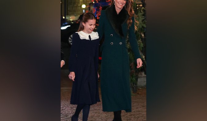 Кейт Миддлтон появилась на публике в старом пальто (видео)