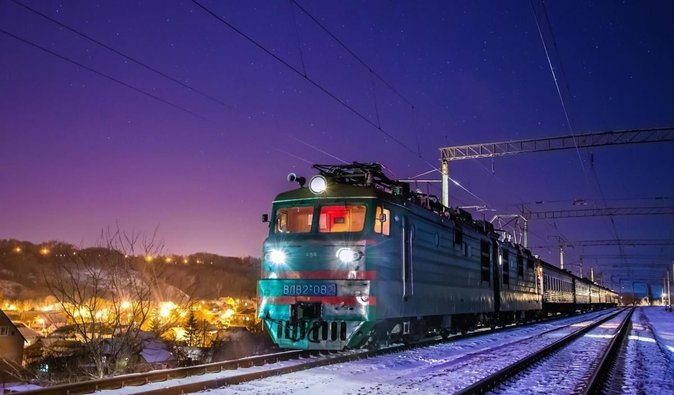 РФ обстреляла железную дорогу Фастова: "Укрзализныця" оперативно меняет направление движения поездов