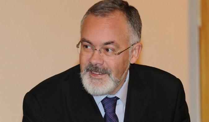 Табачник рассказал, за сколько минут можно проверить подлинность диплома