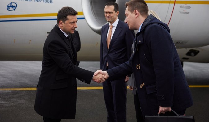 Зеленский прилетел на встречу с Макроном и Шольцем на самолете, который передал Минобороны