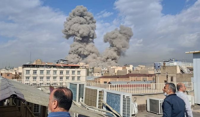 Воздушные удары и расчет США на поддержку антиправительственных сил: как рассматривают в Украине операцию против Ирана