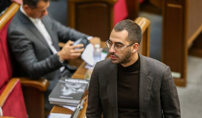 Предлагал взятку патрульным: Рада лишила мандата избранного от СН нардепа Трухина