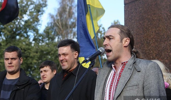 Тягнибок рассказал, как ему приходится ночевать в автомобиле