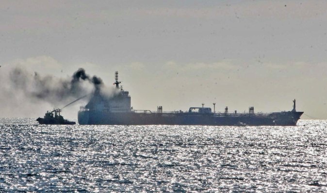 Біля Португалії загорівся танкер із дизельним паливом: на борту було 19 осіб (фото)