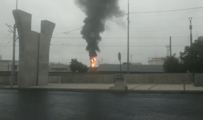 У російському Краснодарі спалахнув нафтопереробний завод (відео)
