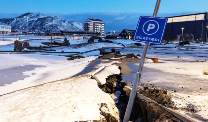 На невідомій глибині: в Ісландії чоловік зник безвісти, впавши в тріщину в землі (фото)