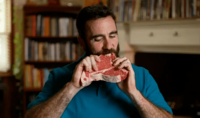 Дивна залежність: американець ризикує життям, харчуючись щодня сирим м'ясом (фото)