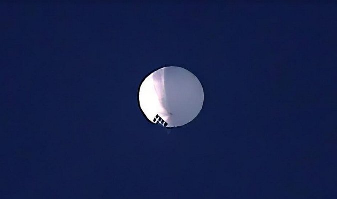 "Я не приношу извинений": Байден отреагировал на сбитие летающих шаров над США (видео)