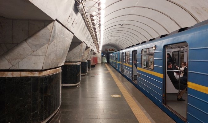 В Києві на пів року закриють декілька станцій метро: що відомо (схема)