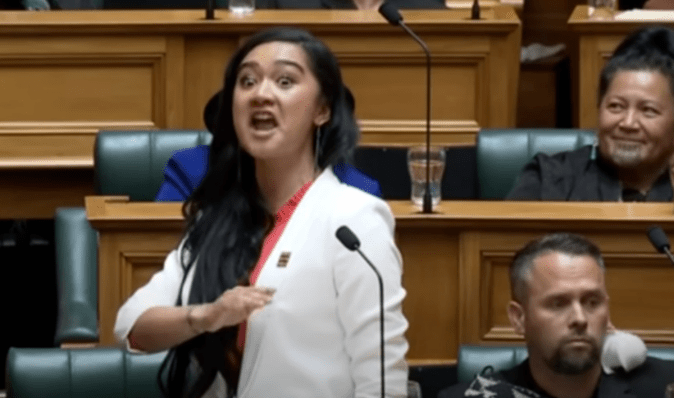 Новозеландська депутатка виконала традиціний виклик на бій у парламенті (відео)