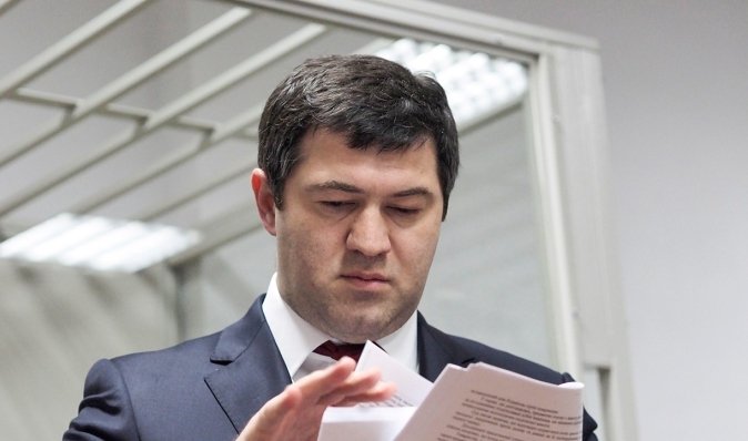 Квартиры в Лондоне и миллионные взятки: экс-главу ГФС Романа Насирова арестовали до декабря