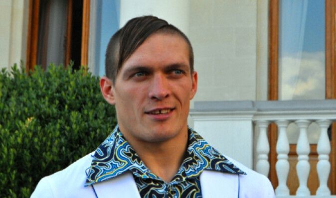 Украинец Александр Усик готовится к дебюту на профессиональном ринге