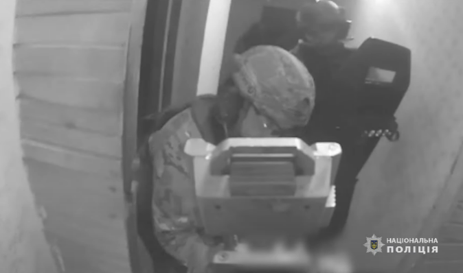 Все из-за ревности: в Киеве задержали мужчину, который кинул гранату в людей (фото, видео)