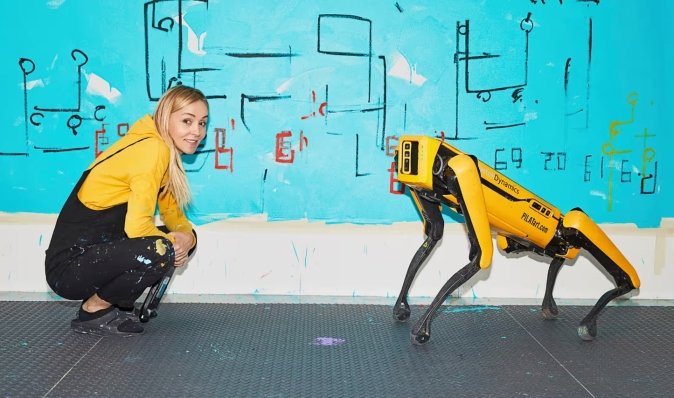 Художниця навчила "розумних" роботів писати картини, які продає за $40 000 (відео)