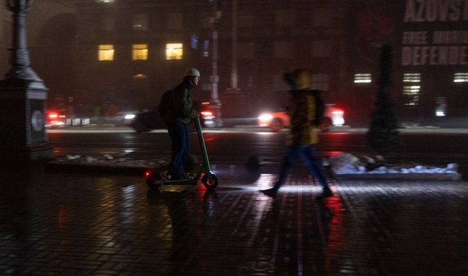 Грядет потепление: в Украине на выходных могут меньше отключать свет