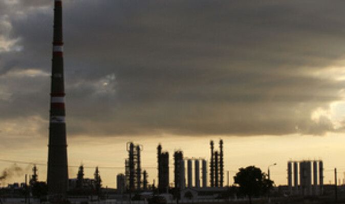 Нефтяные бароны вынесли спор о бензине на суд Путина - Reuters