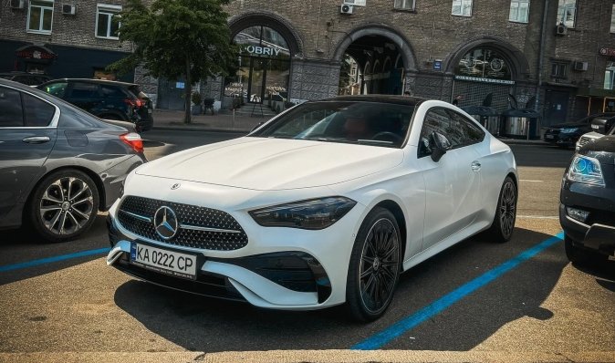 В Украине появился новейший элегантный спорткар Mercedes-Benz (фото)