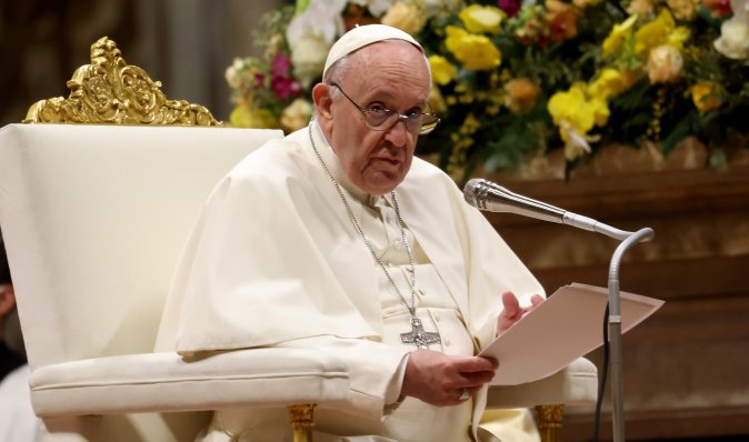 Папа Римський запросив трансгендерних повій і 1000 бездомних на обід, — AP (відео)