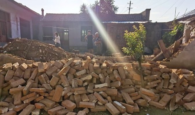 У Китаї стався землетрус магнітудою 5,5 бала: зруйновано 126 будинків — ЗМІ (фото)