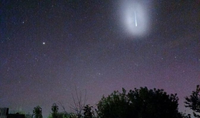 Українці помітили в небі "таємничі об'єкти": експерти розповіли, що це (фото, відео)