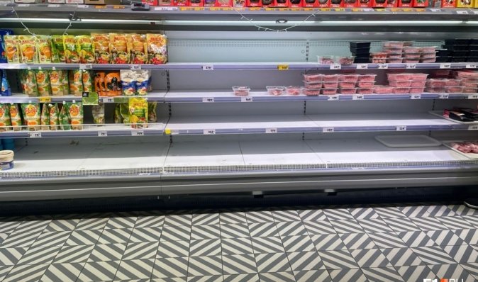 У Росії знову бідкаються: з полиць магазинів пропало куряче м'ясо (фото)