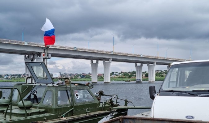 "Цивільних не було": в ОК "Південь" підтвердили удар по Антонівському мосту