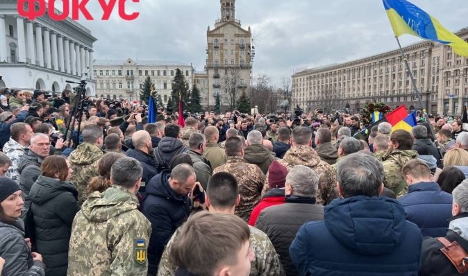 Пришли сотни горожан и президент: в Киеве прощаются с легендарным "Да Винчи" (видео, фото)