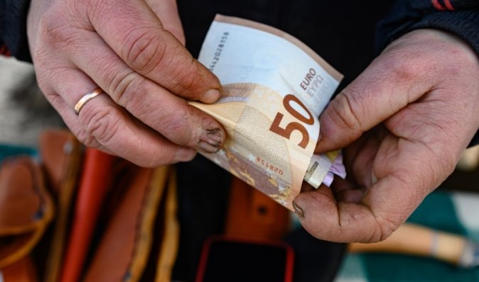 У українця конфіскували 10 євро та зобов'язали сплатити ще понад 500 гривень: що сталось