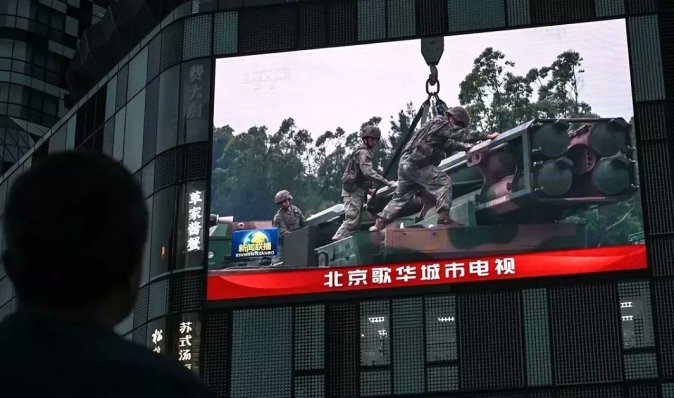 Повна блокада і захоплення Тайваню: у Китаї розповіли про цілі військових навчань (відео)