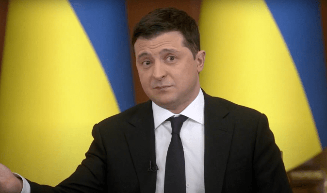 "У нас не Титанік": Зеленський розкритикував евакуацію іноземних дипломатів з України