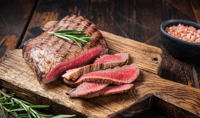 Как приготовить мясо вкусно: простой рецепт нежной говядины в духовке
