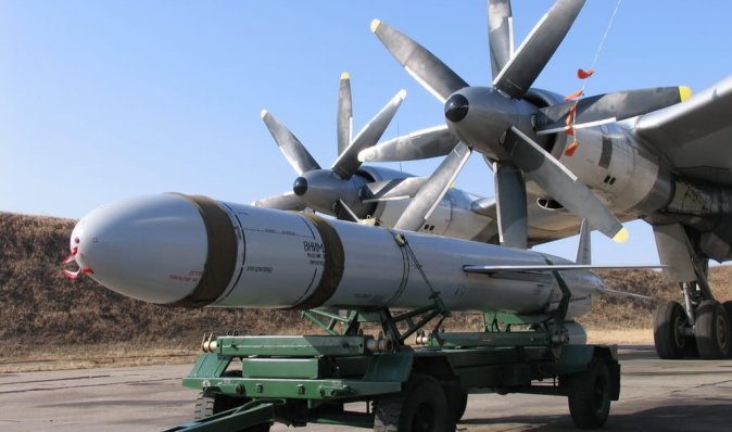 "Запасы на исходе": командование ВСУ объяснило запуск ВС РФ ракеты с "ядерным имитатором"