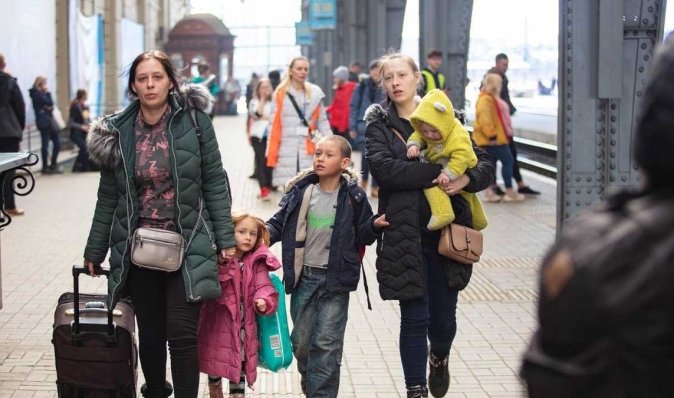 Скасують програми "40+" та "800+": Польща змінює систему допомоги українським біженцям