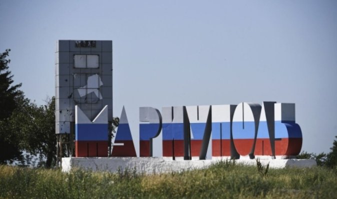 "Обратное наступление": россияне вывозят награбленное в танках через Мариуполь, – советник мэра