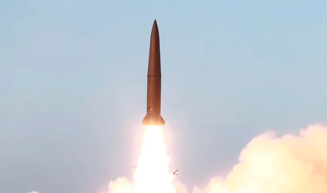 Північна Корея запустила 2 балістичні ракети в бік Японії, — ЗМІ