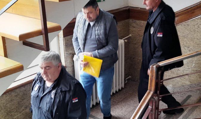 Отмывал деньги: экс-генерала СБУ Наумова вместе с отцом заметили в сербском суде (фото)